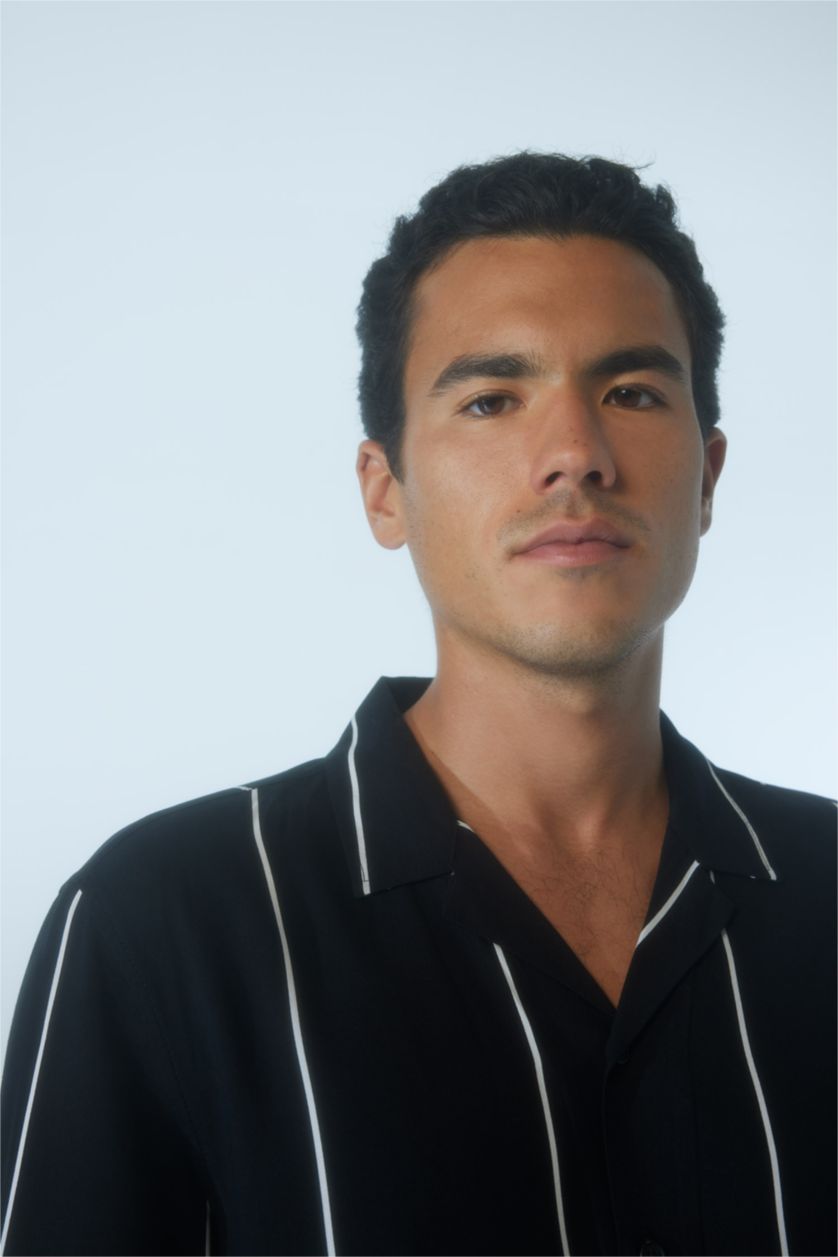 HOMME Noir Chemise à manches courtes en popeline à motif de ligne Cool Regular Fit