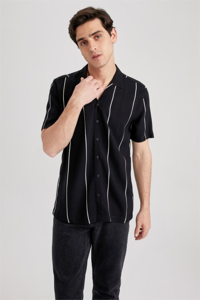 HOMME Noir Chemise à manches courtes en popeline à motif de ligne Cool Regular Fit