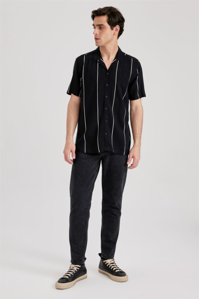 HOMME Noir Chemise à manches courtes en popeline à motif de ligne Cool Regular Fit