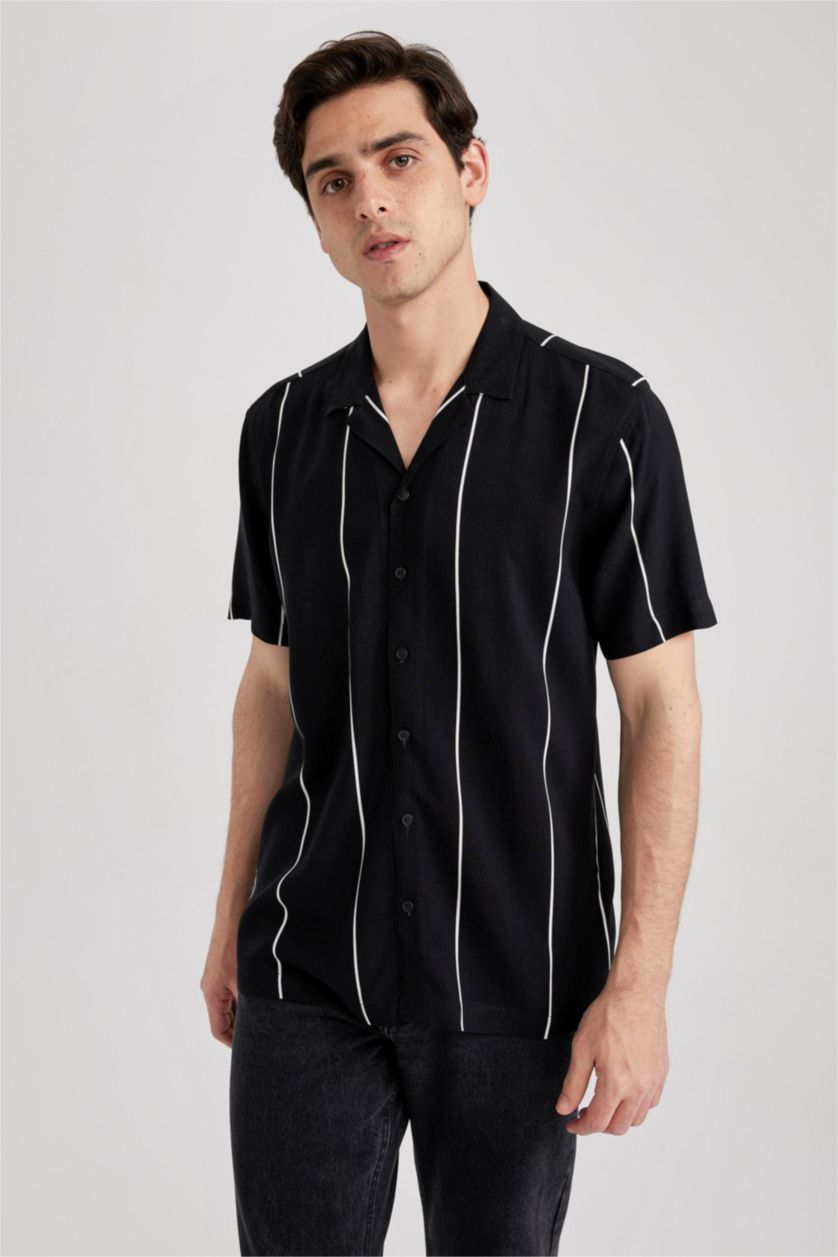 HOMME Noir Chemise à manches courtes en popeline à motif de ligne Cool Regular Fit
