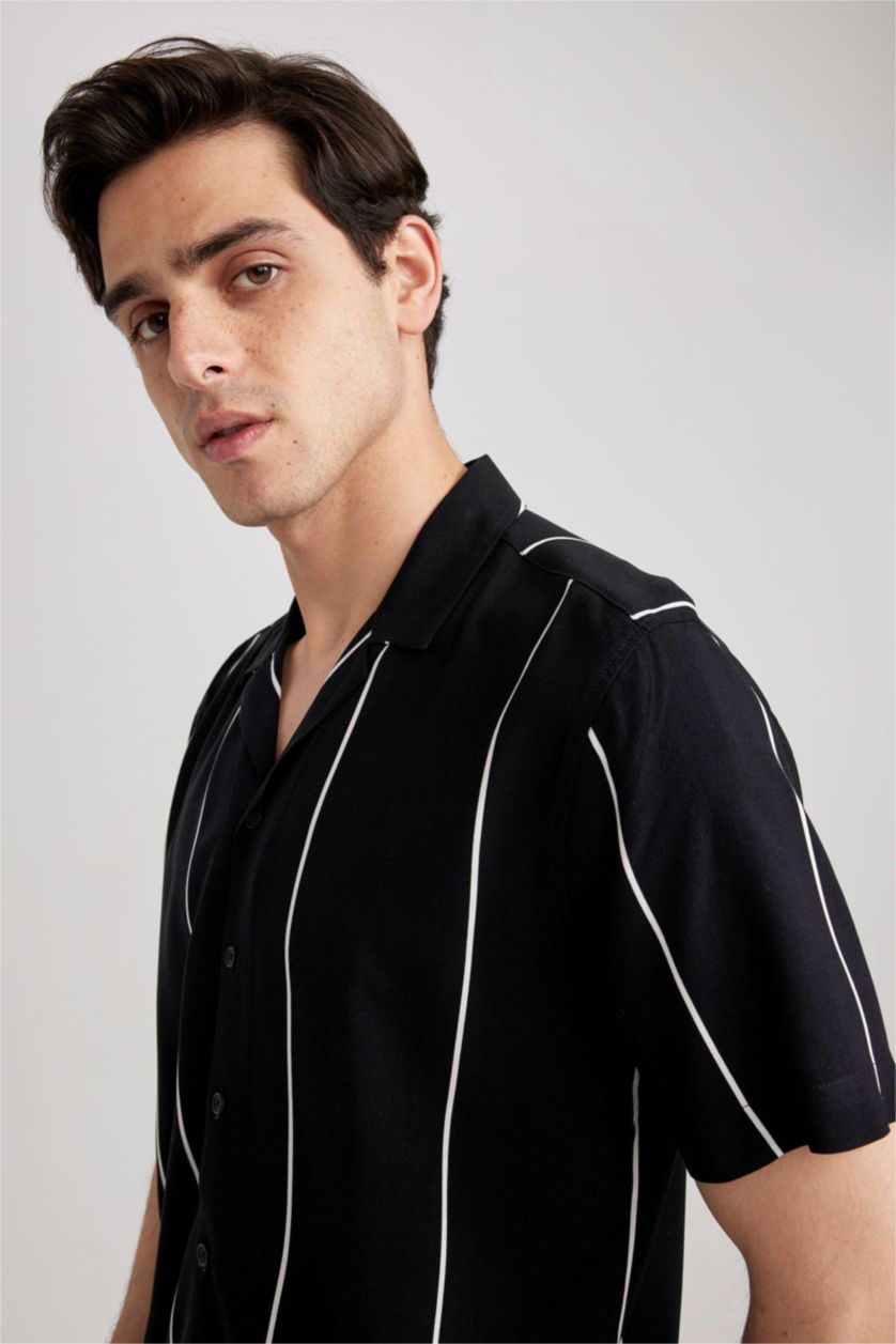 HOMME Noir Chemise à manches courtes en popeline à motif de ligne Cool Regular Fit