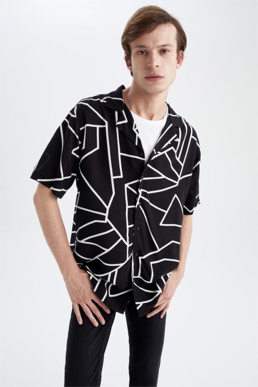 HOMME Noir Chemise à manches courtes en popeline à motif géométrique Cool Oversize Fit