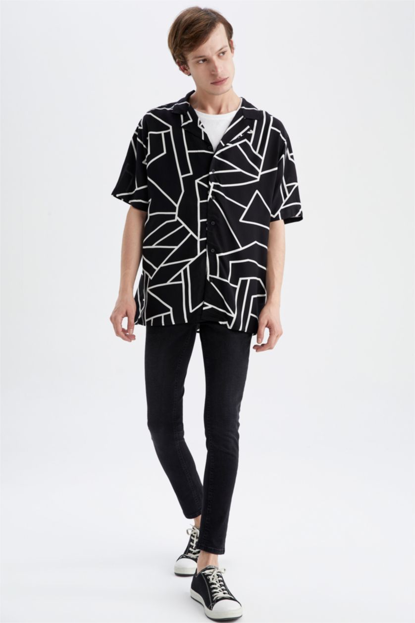 HOMME Noir Chemise à manches courtes en popeline à motif géométrique Cool Oversize Fit