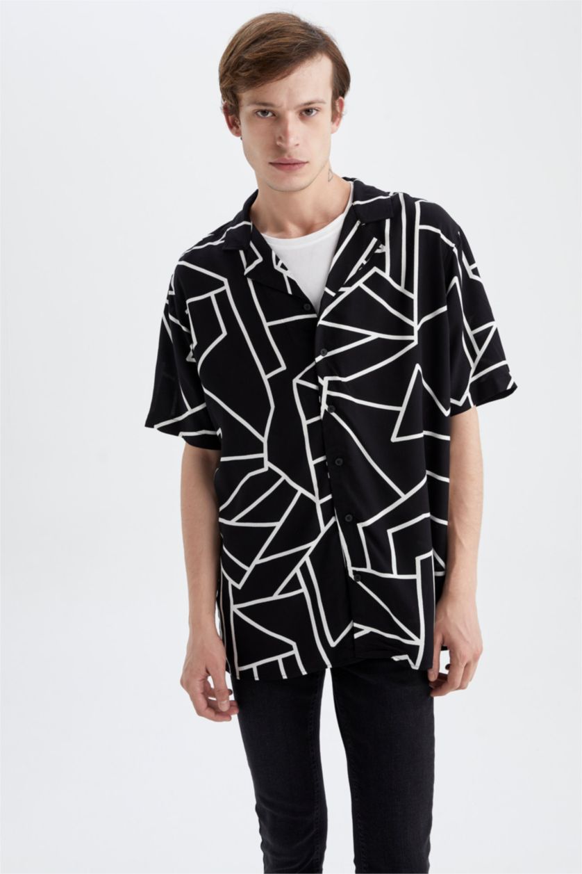 HOMME Noir Chemise à manches courtes en popeline à motif géométrique Cool Oversize Fit