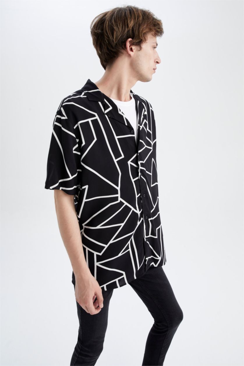 HOMME Noir Chemise à manches courtes en popeline à motif géométrique Cool Oversize Fit
