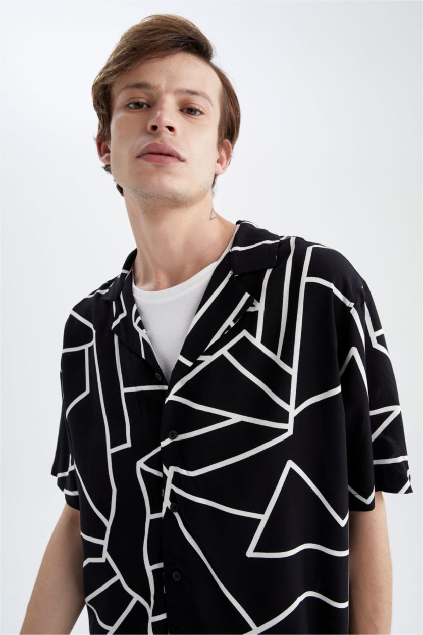 HOMME Noir Chemise à manches courtes en popeline à motif géométrique Cool Oversize Fit