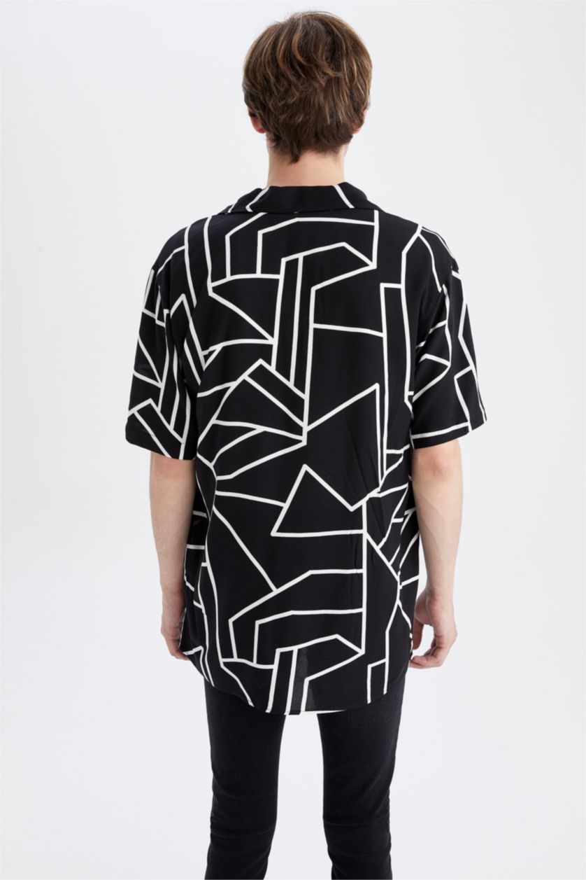 HOMME Noir Chemise à manches courtes en popeline à motif géométrique Cool Oversize Fit