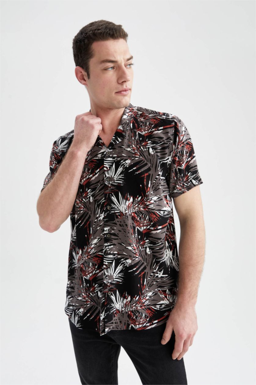 رجال أسود قميص بأكمام قصيرة مطبوع بقصة عادية