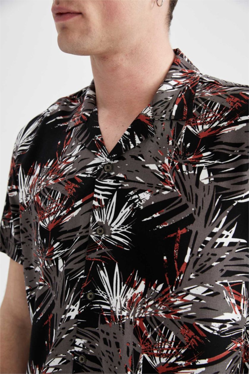 رجال أسود قميص بأكمام قصيرة مطبوع بقصة عادية