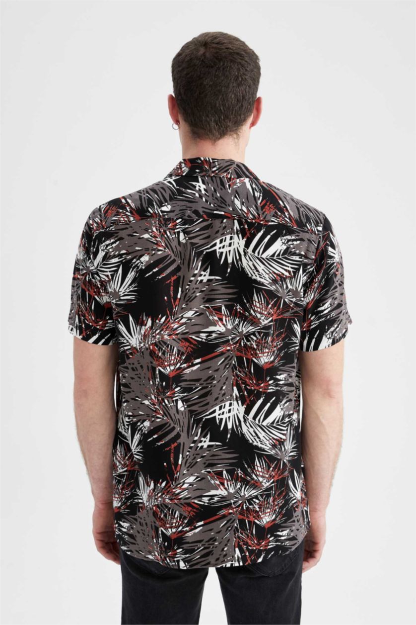 رجال أسود قميص بأكمام قصيرة مطبوع بقصة عادية