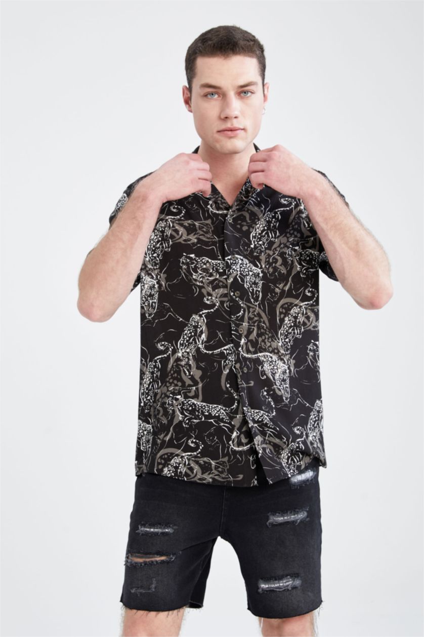 رجال أسود قميص بأكمام قصيرة منقوشة بقصة عادية