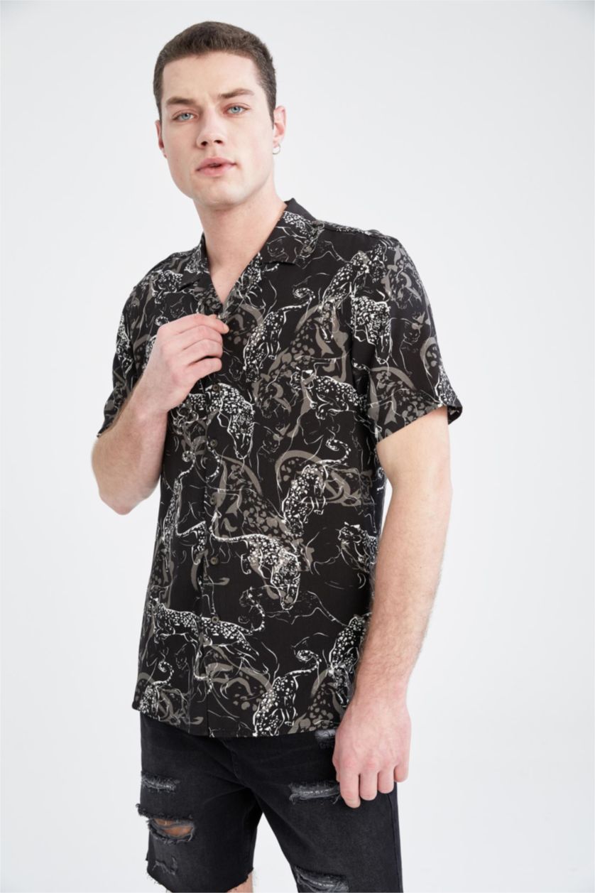 رجال أسود قميص بأكمام قصيرة منقوشة بقصة عادية