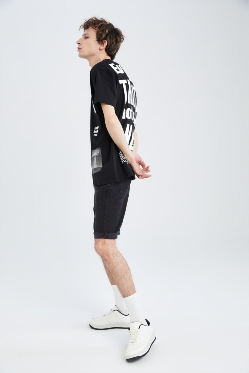 MAN Black Regular Fit Midi Shorts