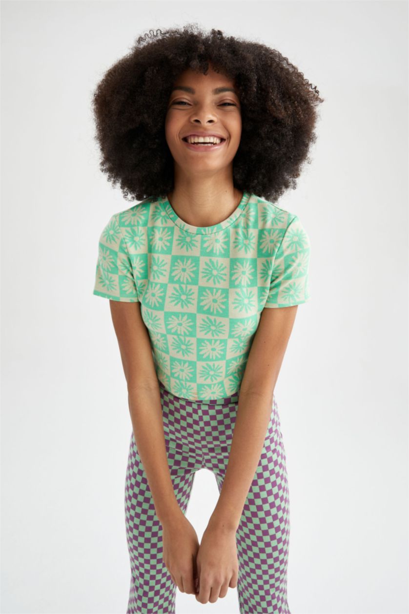 Kadın Açık Yeşil Fitted Bisiklet Yaka Retro Desenli Kısa Kollu Tişört