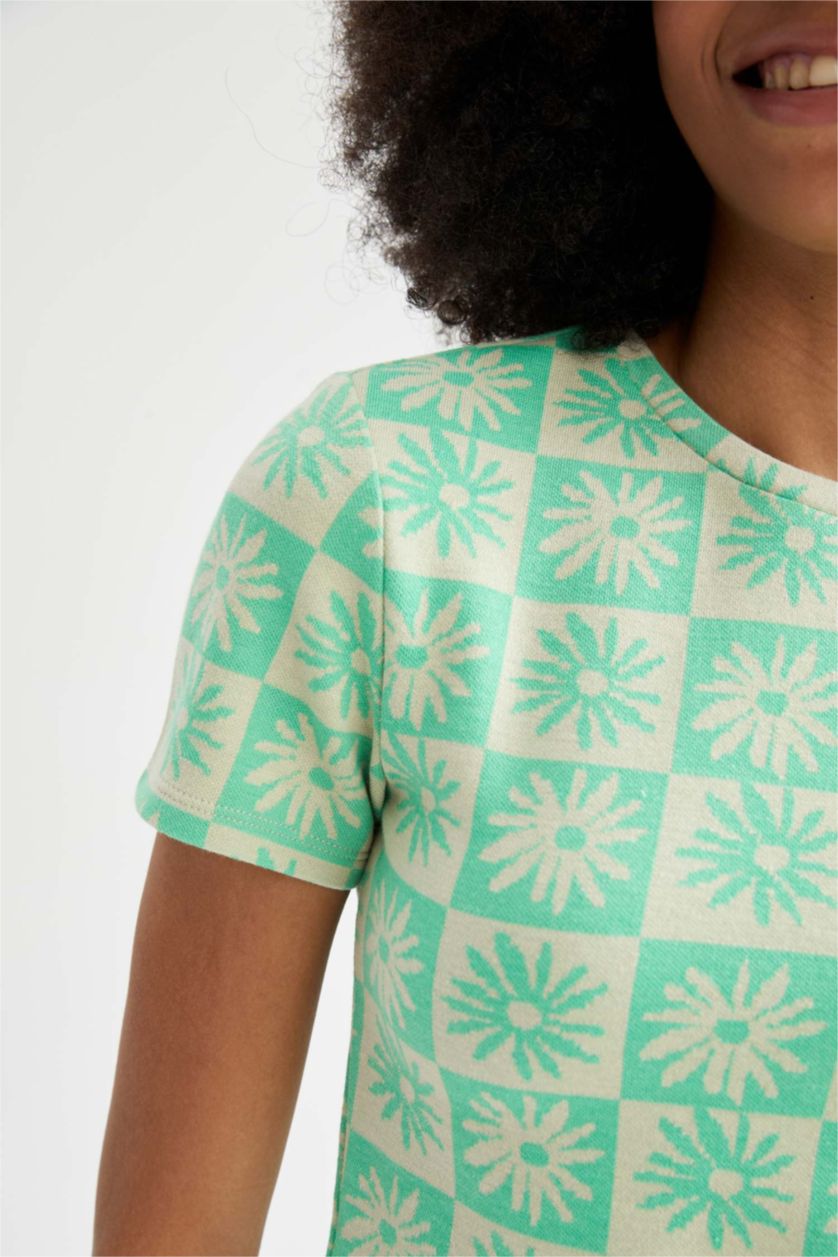 Kadın Açık Yeşil Fitted Bisiklet Yaka Retro Desenli Kısa Kollu Tişört