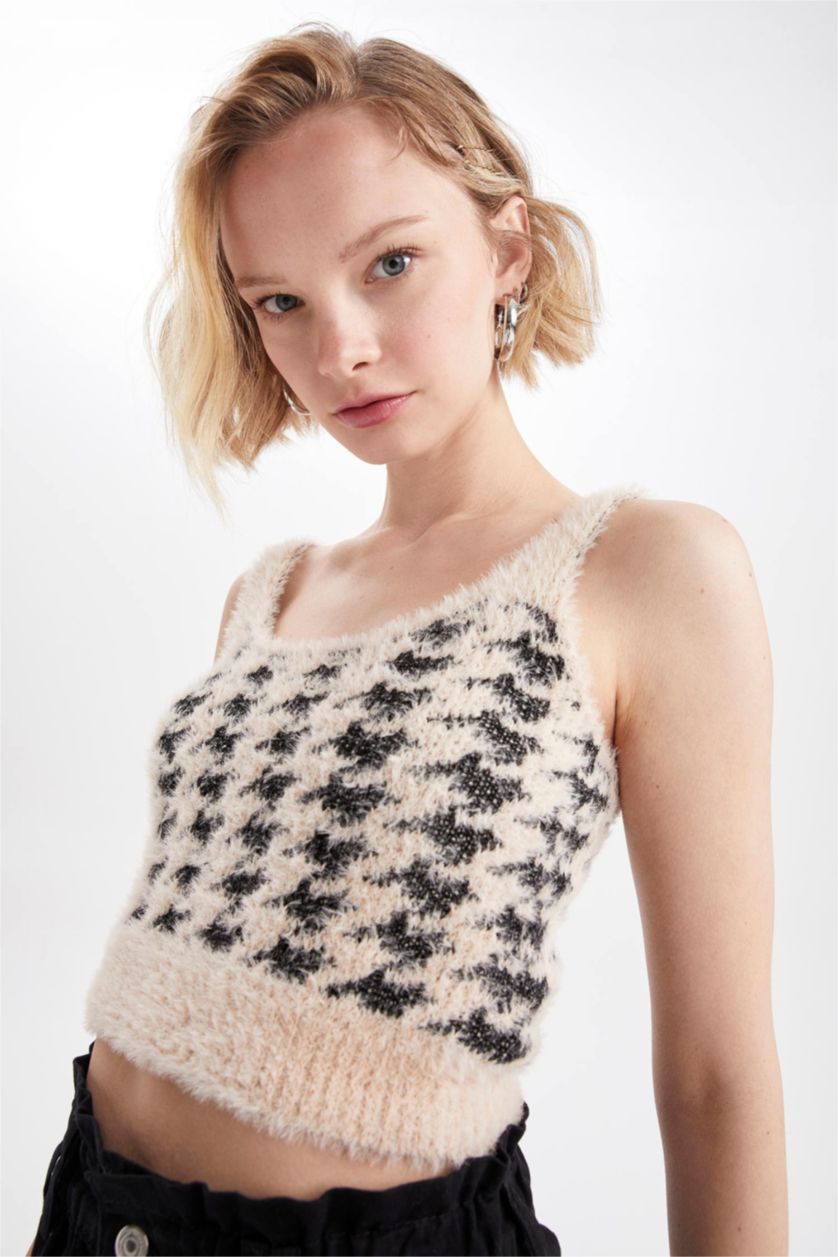 Kadın Bej Slim Fit Kare Yaka Dama Desenli Crop Atlet