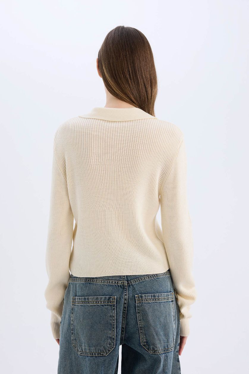 Kadın Ekru Slim Fit Dar Kesim Polo Yaka Crop Triko Kazak