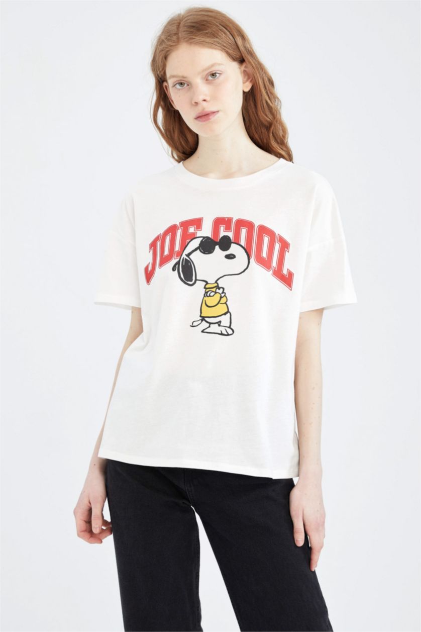 WOMAN White Cool Regular Fit Snoopy Licensed Crew Neck Short Sleeved T-Shirt