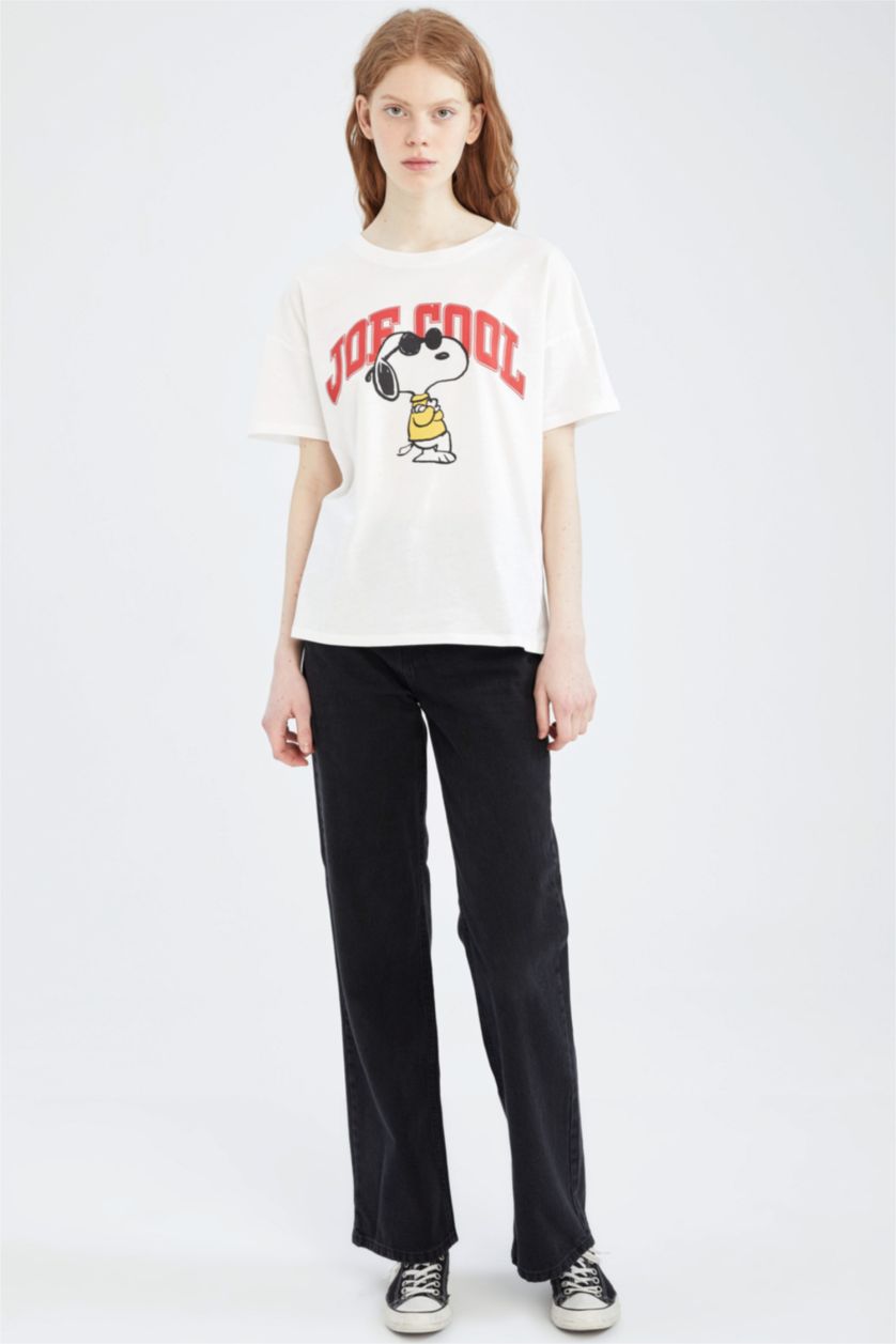WOMAN White Cool Regular Fit Snoopy Licensed Crew Neck Short Sleeved T-Shirt