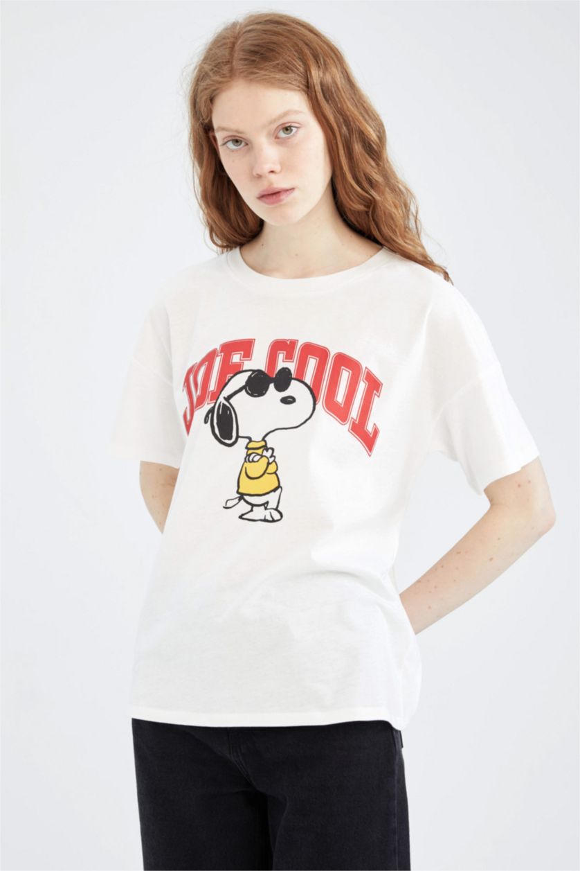 WOMAN White Cool Regular Fit Snoopy Licensed Crew Neck Short Sleeved T-Shirt
