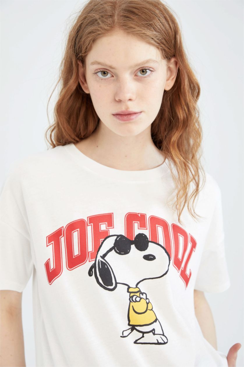 WOMAN White Cool Regular Fit Snoopy Licensed Crew Neck Short Sleeved T-Shirt