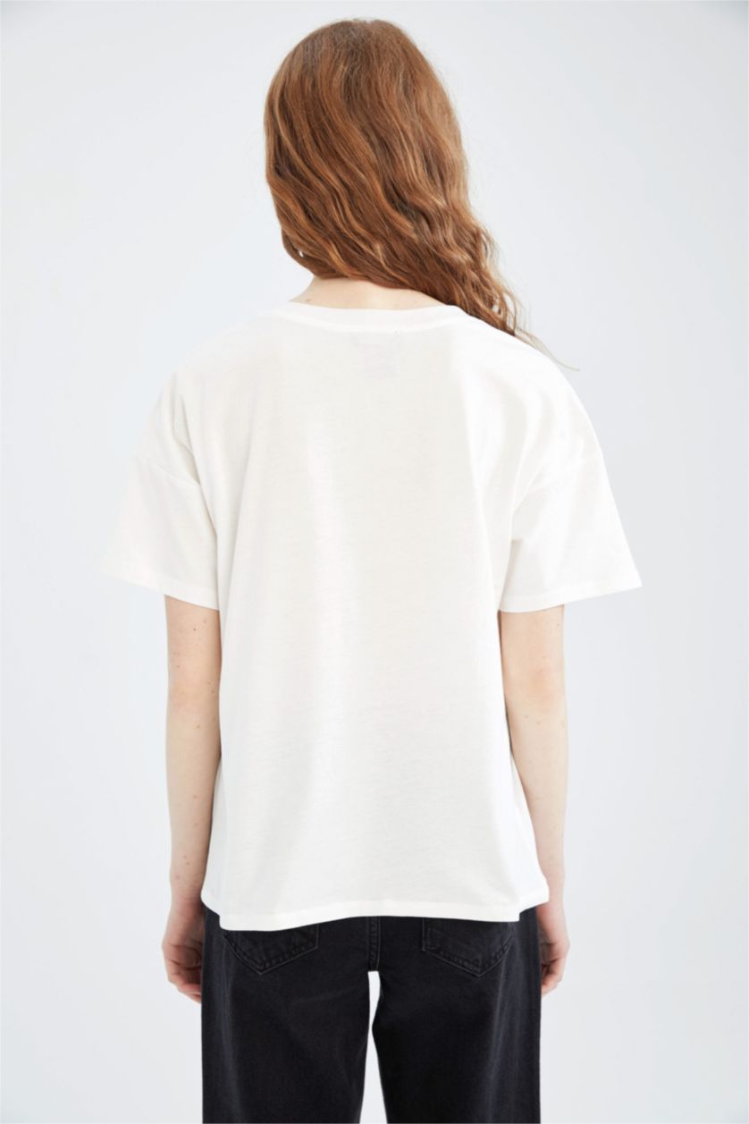 WOMAN White Cool Regular Fit Snoopy Licensed Crew Neck Short Sleeved T-Shirt