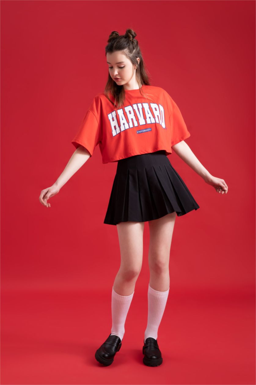 نساء أحمر تي شيرت قصير الأكمام بياقة مستديرة اوفر سايز مرخص من جامعة هارفارد