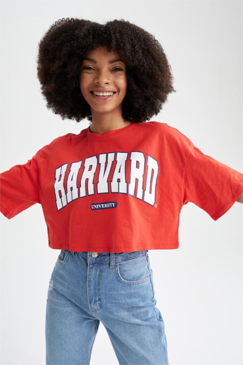 نساء أحمر تي شيرت قصير الأكمام بياقة مستديرة اوفر سايز مرخص من جامعة هارفارد