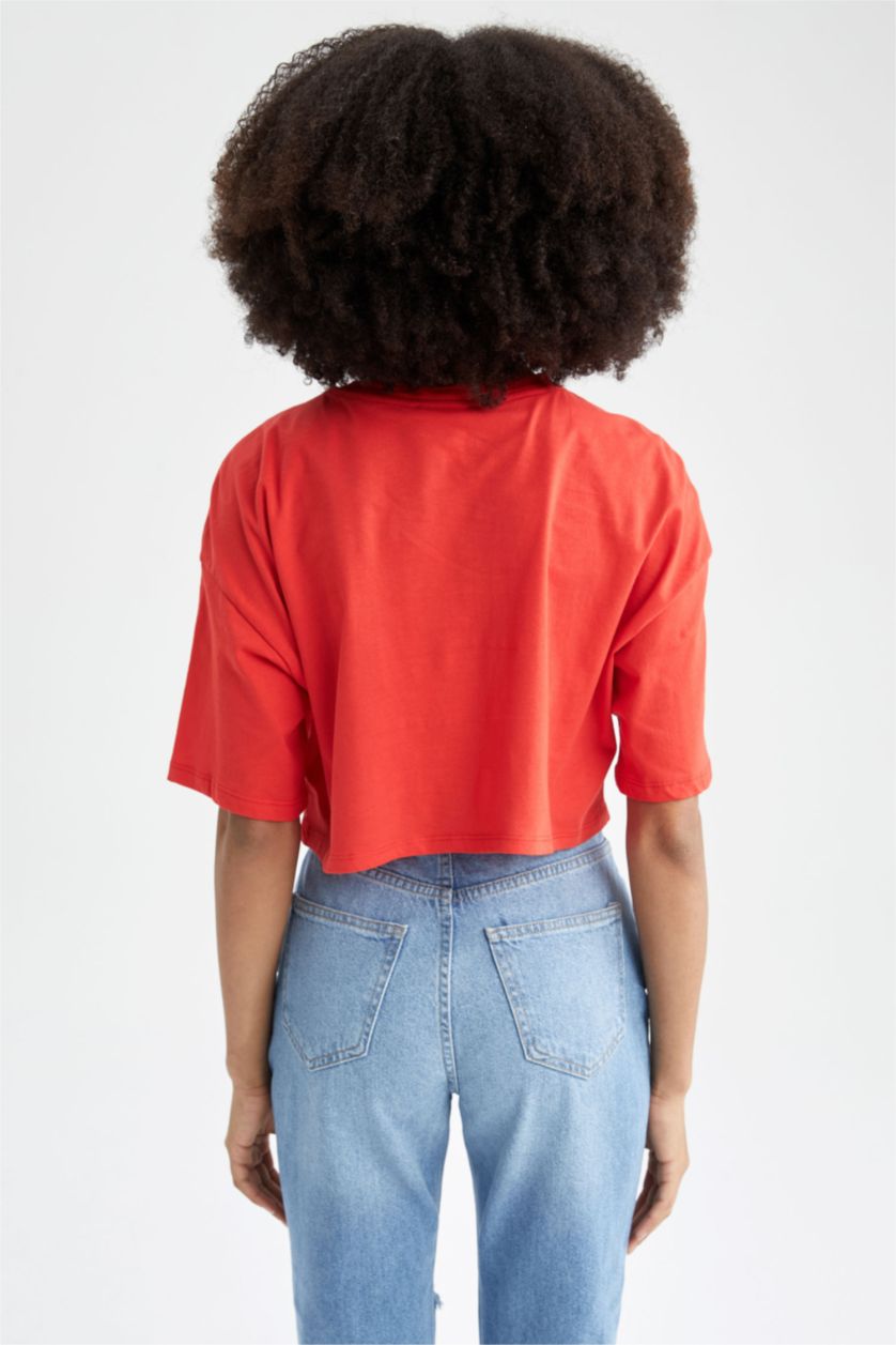 نساء أحمر تي شيرت قصير الأكمام بياقة مستديرة اوفر سايز مرخص من جامعة هارفارد