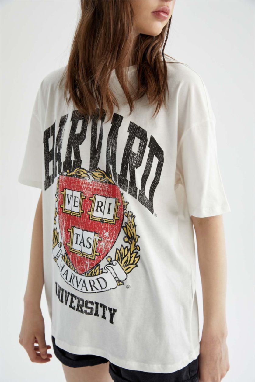 Kadın Kırık Beyaz Oversıze Kısa Kollu Tişört