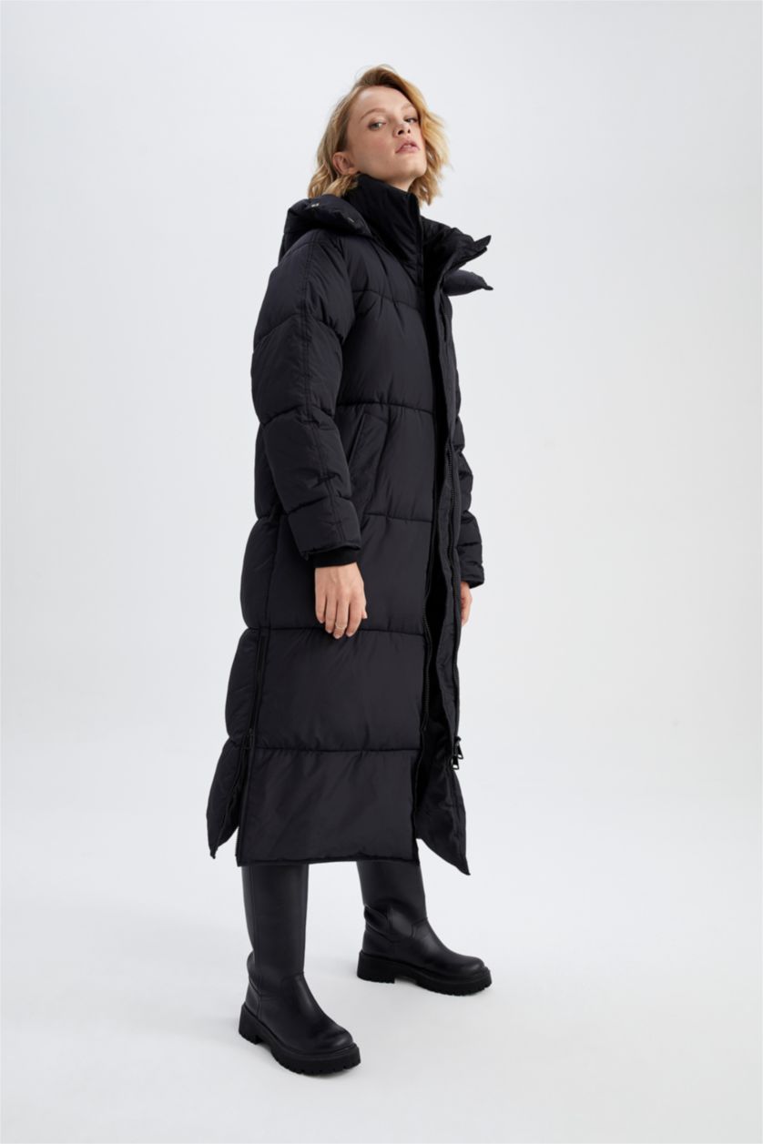 WOMAN Black Thermal Waterproof Hooded Puffer Jacket