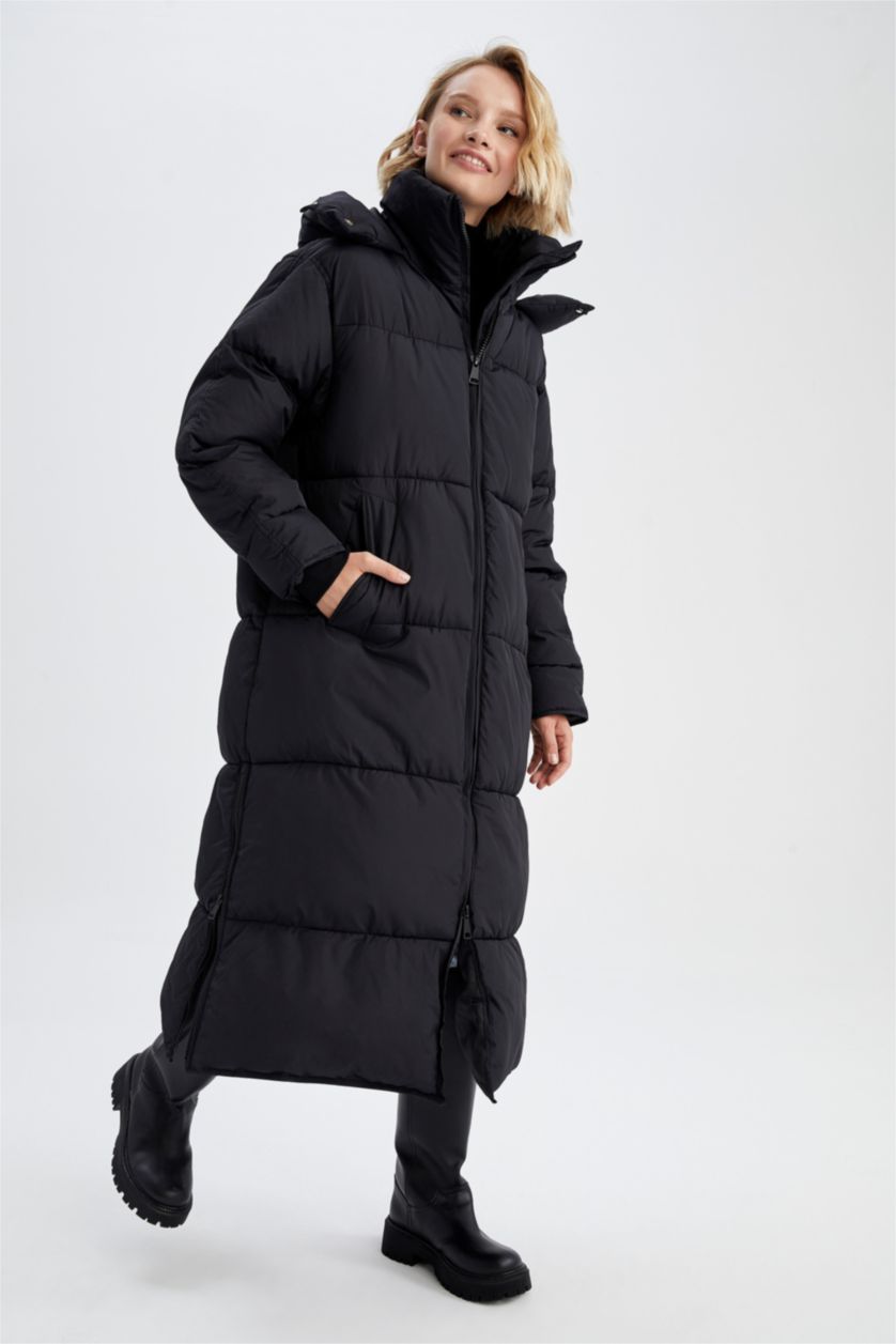 WOMAN Black Thermal Waterproof Hooded Puffer Jacket