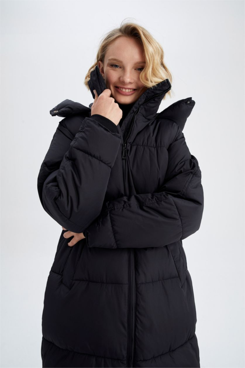 WOMAN Black Thermal Waterproof Hooded Puffer Jacket