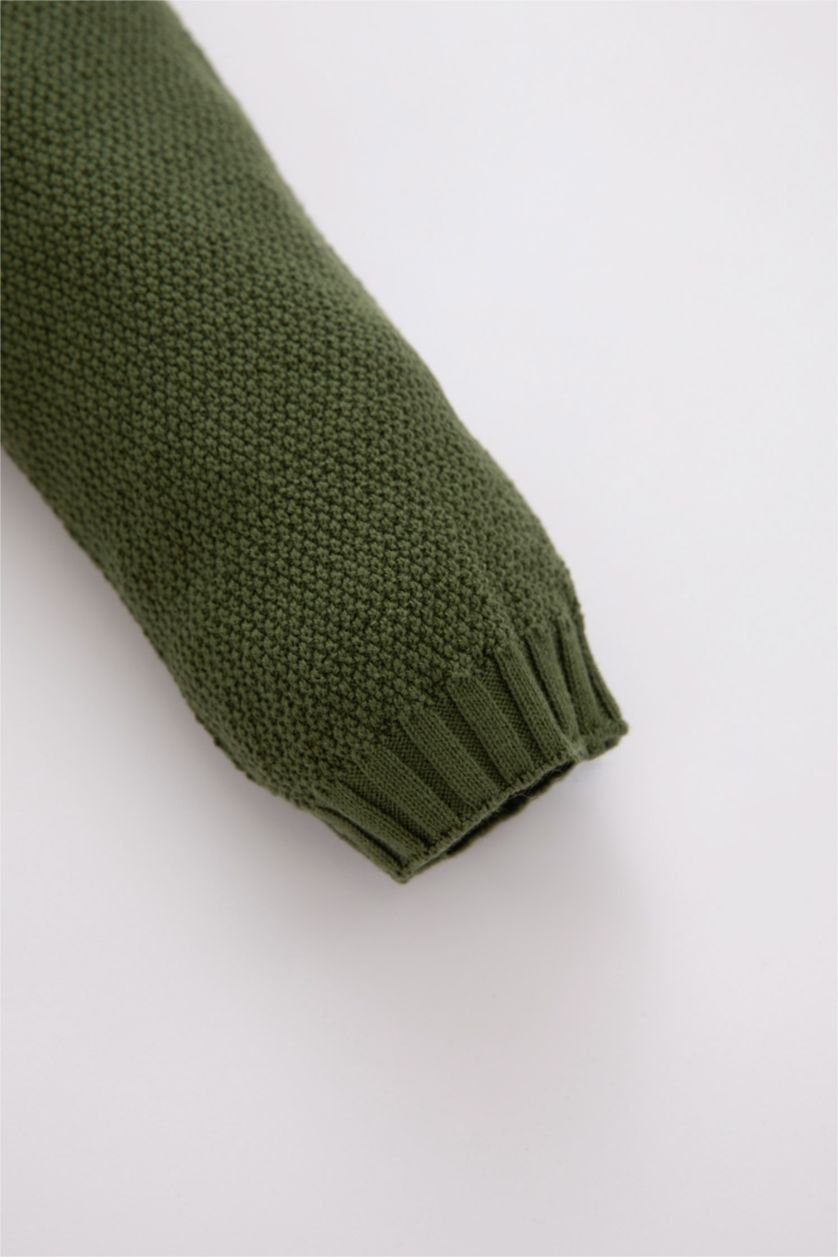 طفل صغير أخضر فاتح جاكيت قطن قصة عادية بياقة V