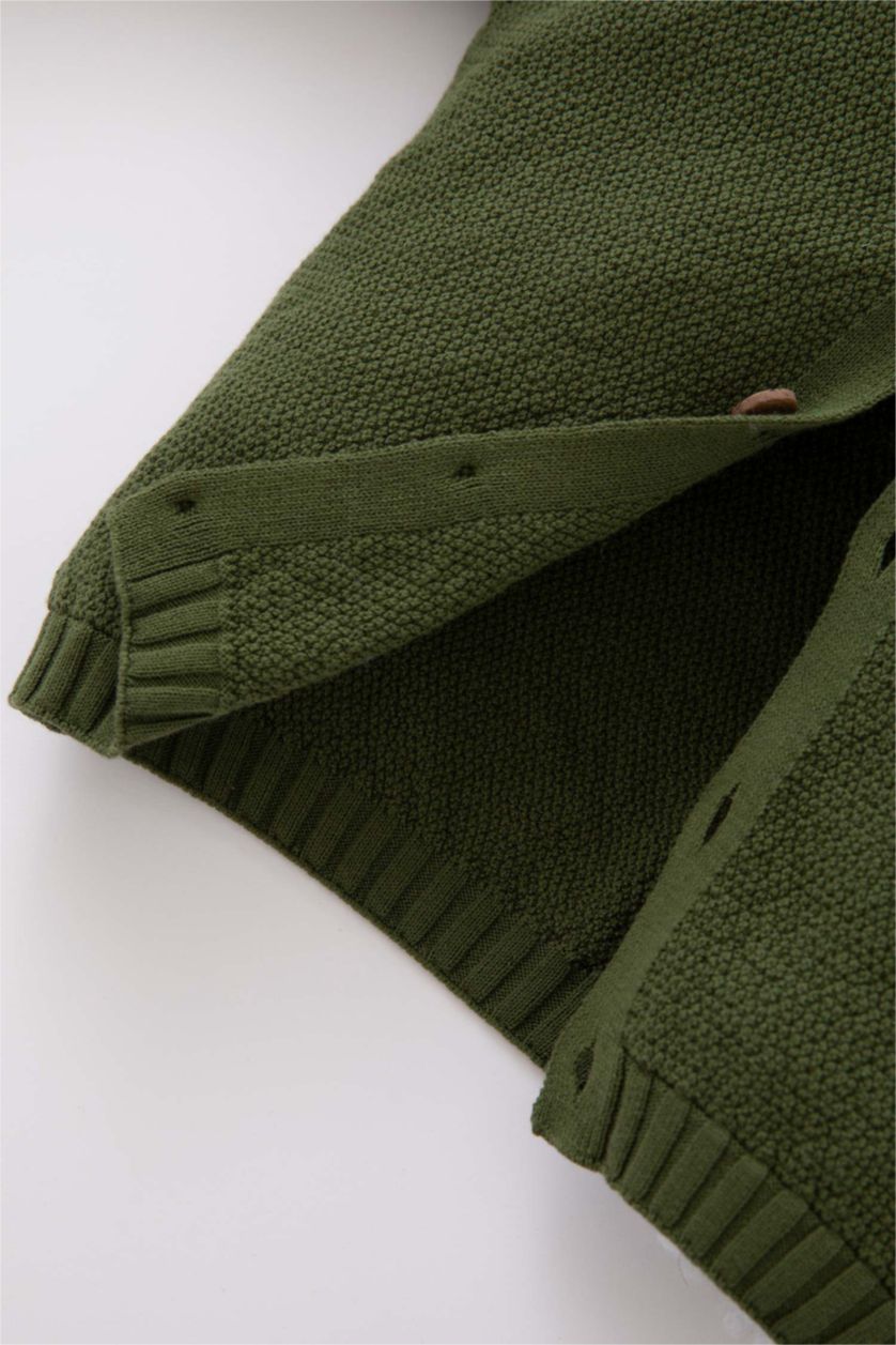 طفل صغير أخضر فاتح جاكيت قطن قصة عادية بياقة V