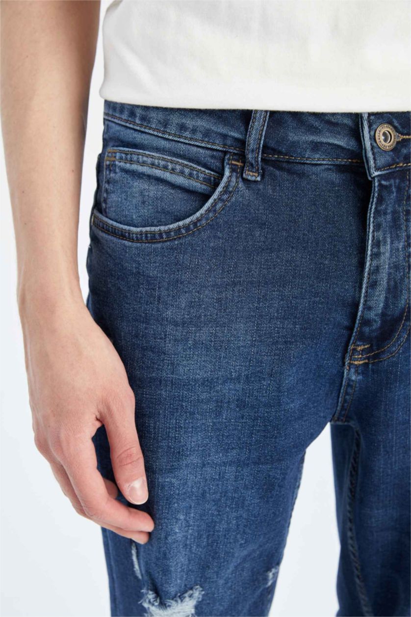 رجال أزرق غامق شورت جينز سليم فيت ممزق