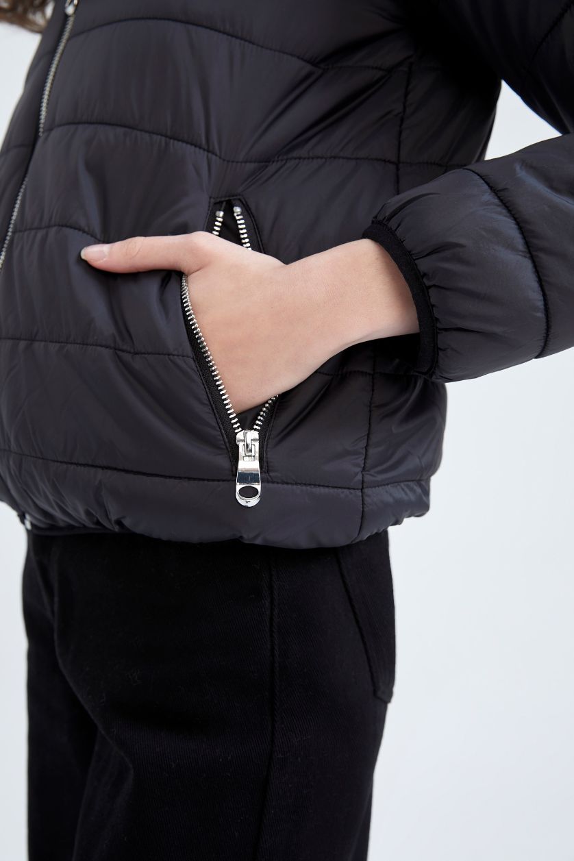 Kadın Siyah Polar Astarlı Kapüşonlu Çift Taraflı Giyilebilen Suni Kürklü Mont