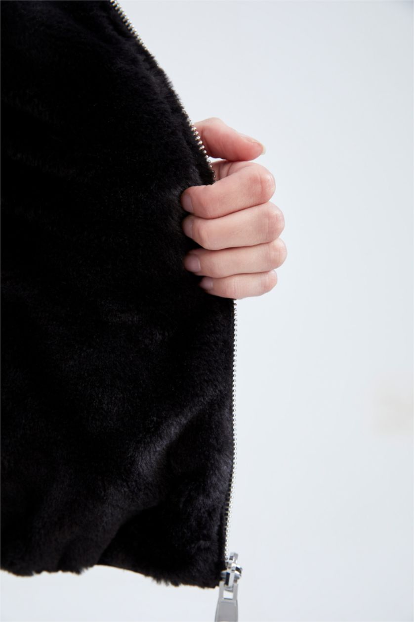 Kadın Siyah Polar Astarlı Kapüşonlu Çift Taraflı Giyilebilen Suni Kürklü Mont