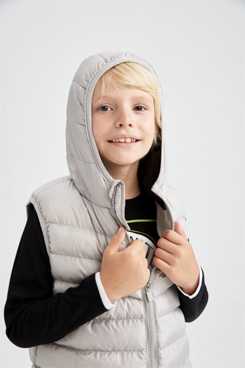 Мальчики и подростки Светло-серый Жилет стандартного кроя для мальчиков