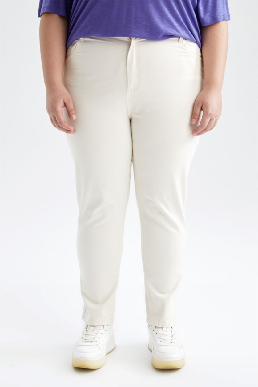 حريمي بيج فاتح بنطلون جينز موم فيت مقاس كبير