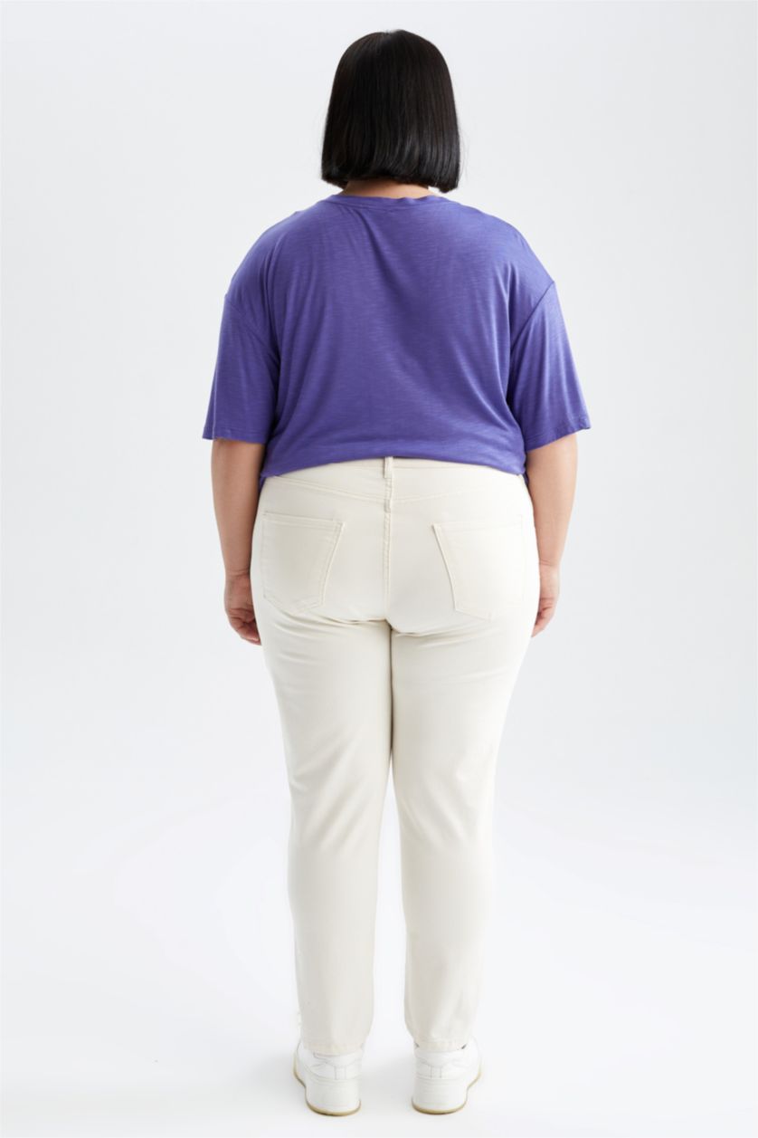 حريمي بيج فاتح بنطلون جينز موم فيت مقاس كبير