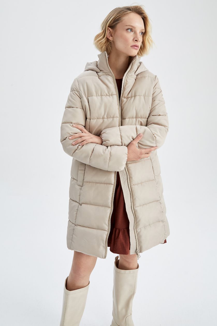 Kadın Camel Regular Kalıp Çıkarılabilir Kapüşonlu Su Geçirmez Kapüşonlu Uzun Şişme Mont