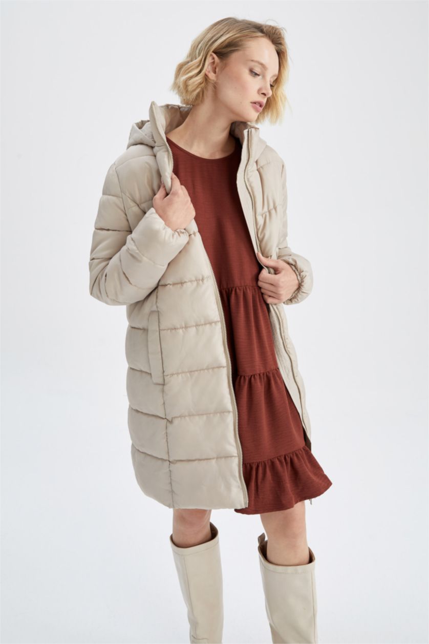 Kadın Camel Regular Kalıp Çıkarılabilir Kapüşonlu Su Geçirmez Kapüşonlu Uzun Şişme Mont