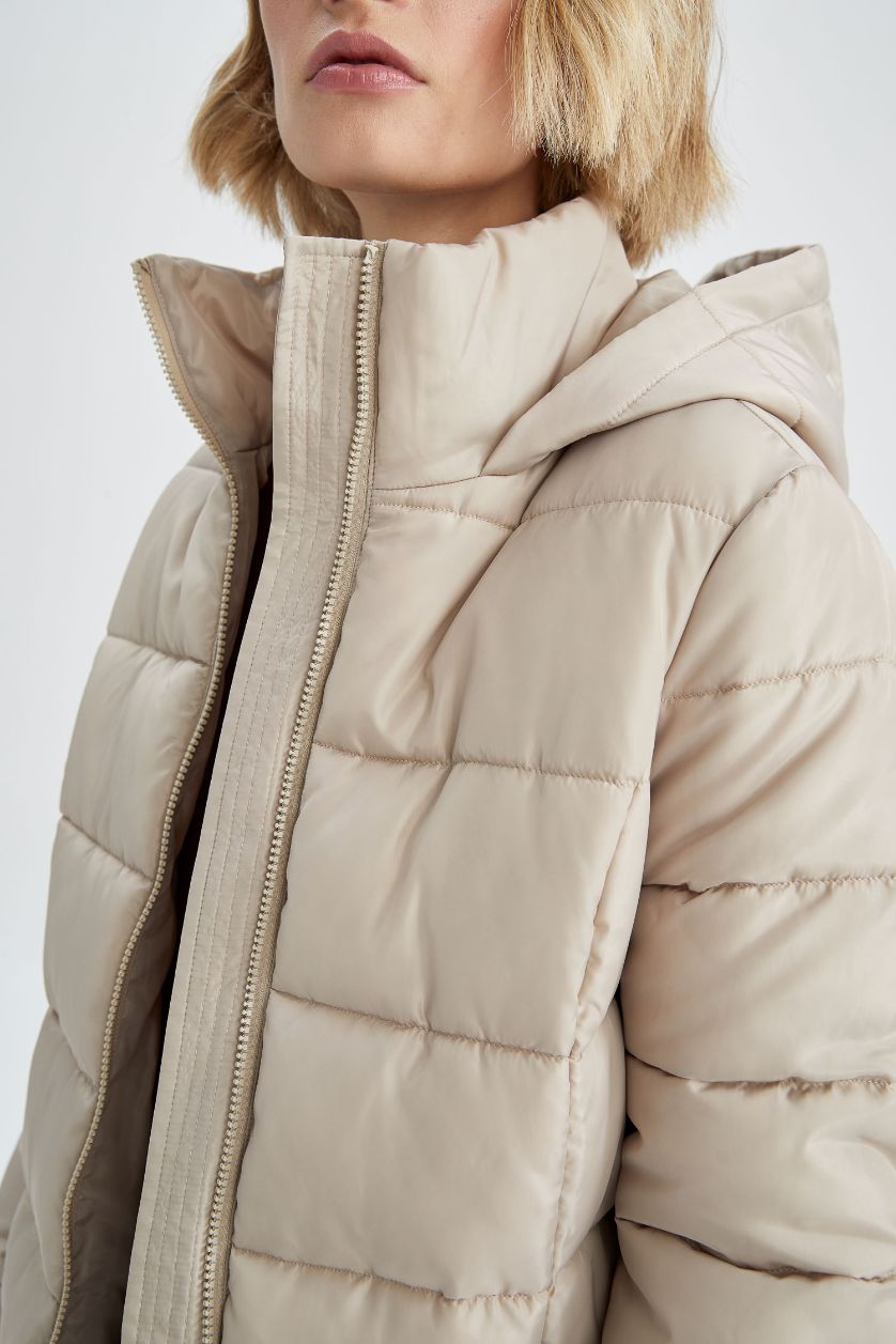 Kadın Camel Regular Kalıp Çıkarılabilir Kapüşonlu Su Geçirmez Kapüşonlu Uzun Şişme Mont