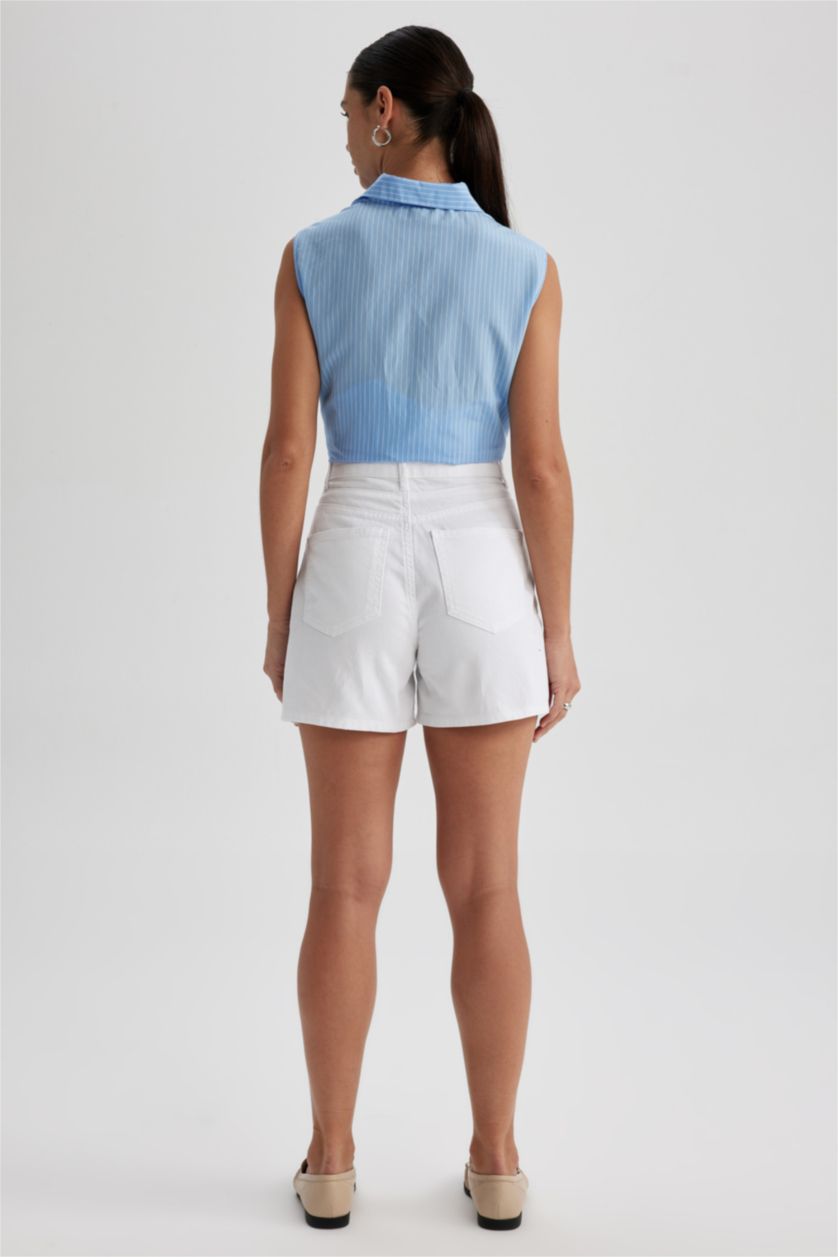 FEMME Blanc Short Mom Fit en gabardine avec poche