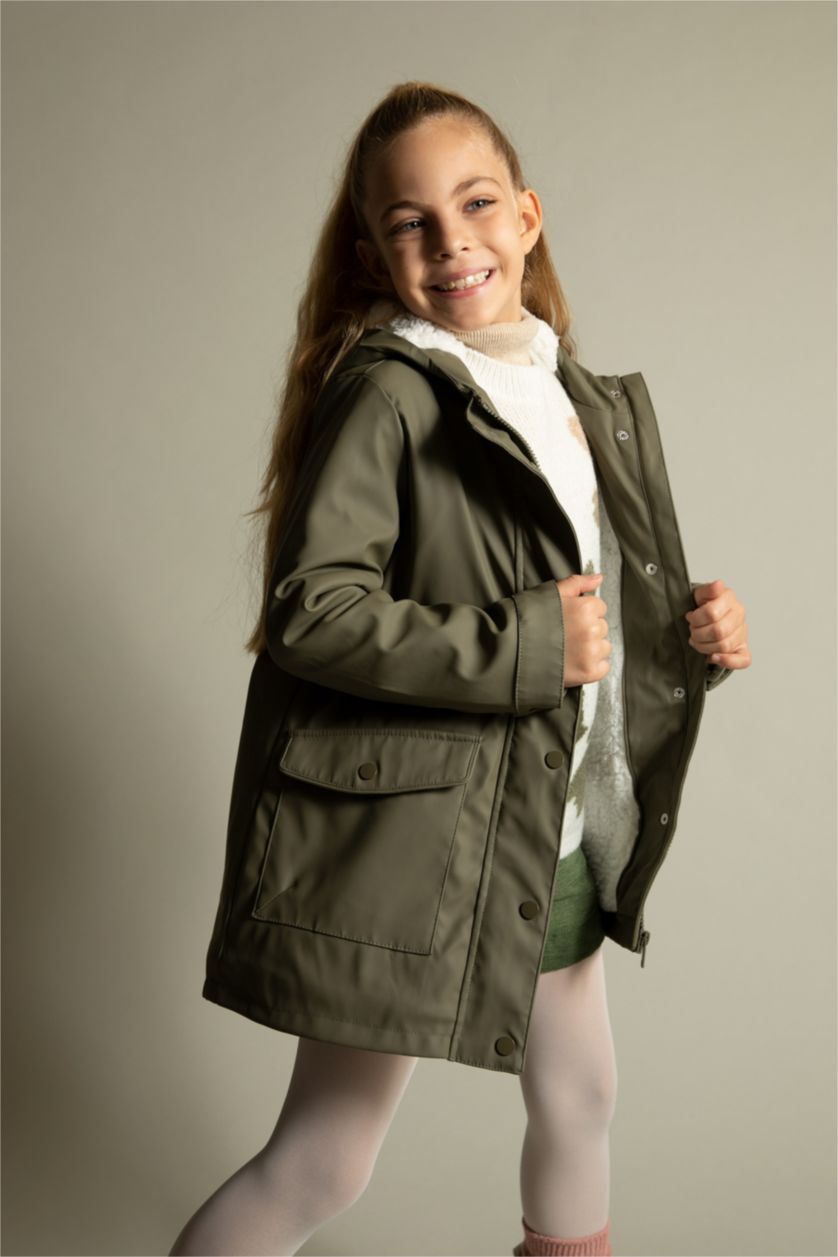 بنات كاكي فاتح معطف مطري بغطاء للرأس