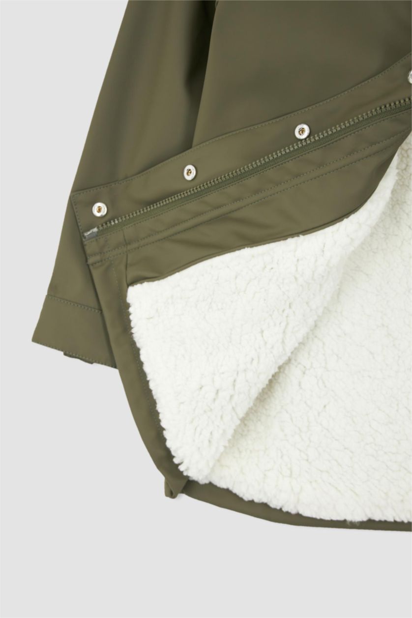 بنات كاكي فاتح معطف مطري بغطاء للرأس