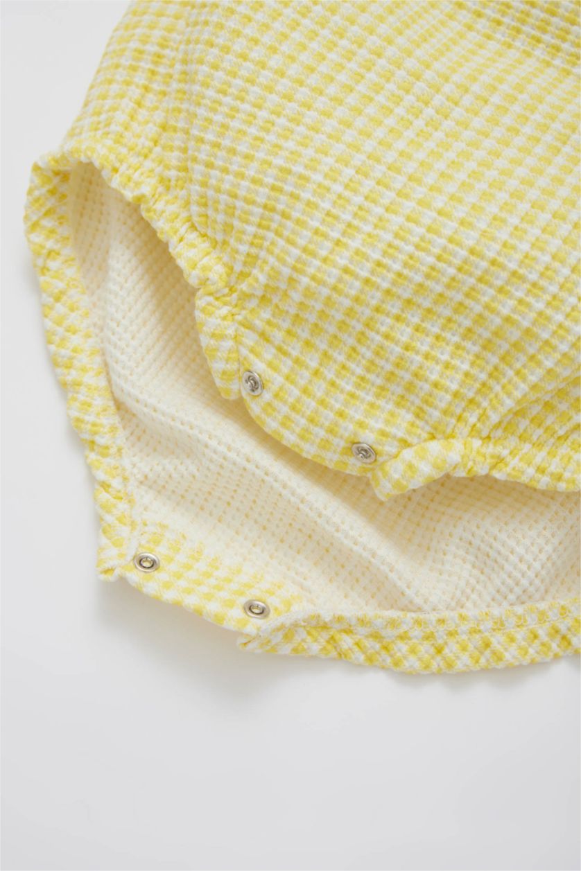 طفلة صغيرة أصفر جمبسوت كاروهات وافل بأزرار كبس