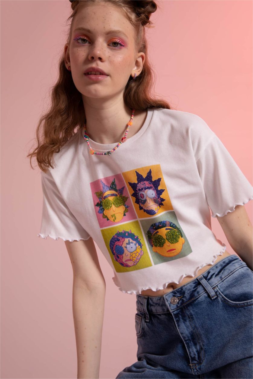 نساء اوف وايت تي شيرت قصير الأكمام من Rick and Morty