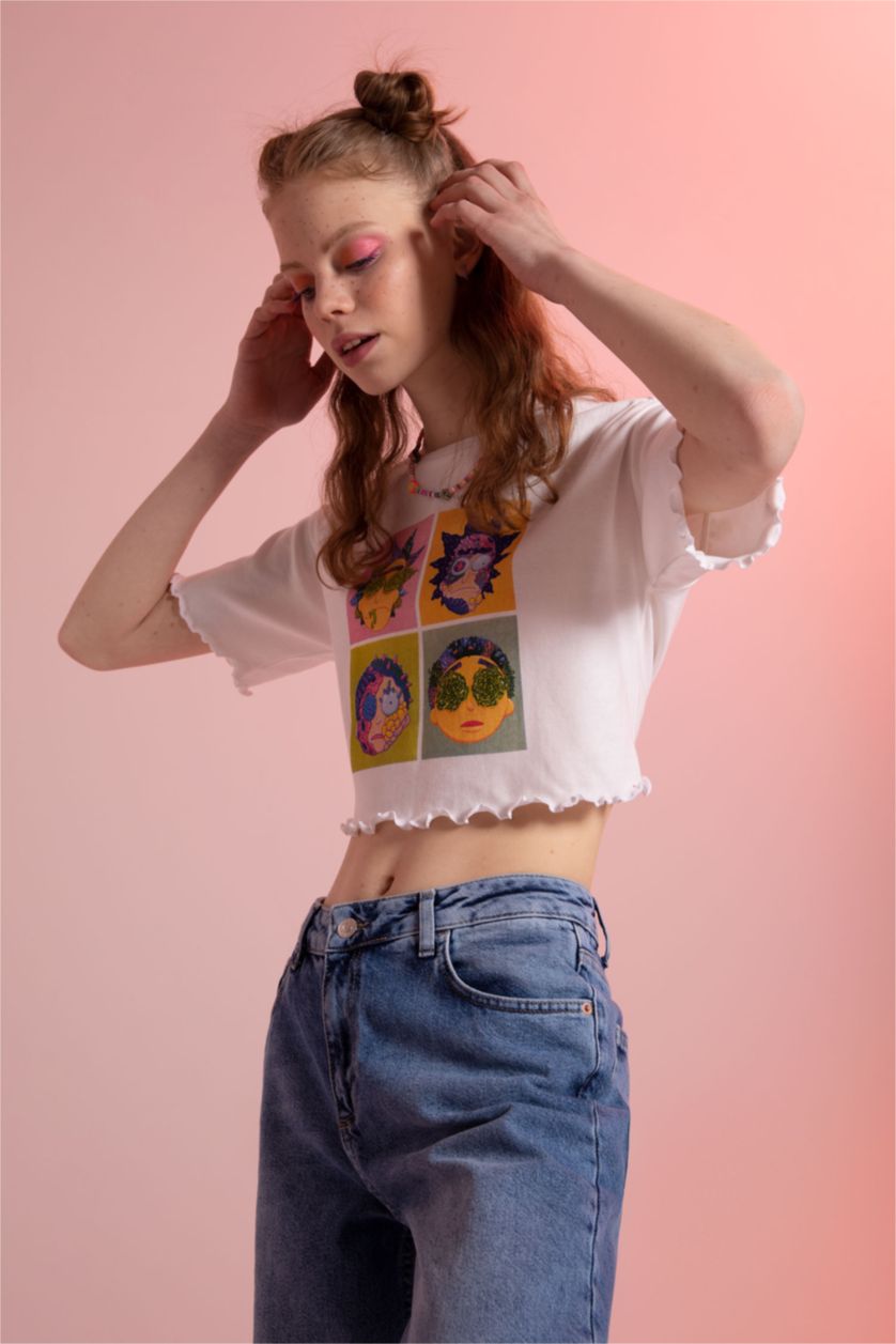 نساء اوف وايت تي شيرت قصير الأكمام من Rick and Morty